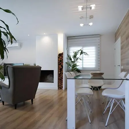 Luxury House With Pool Feriehus