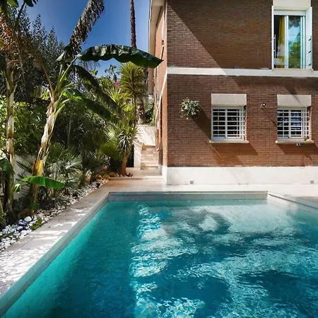 Luxury House With Pool Holiday home